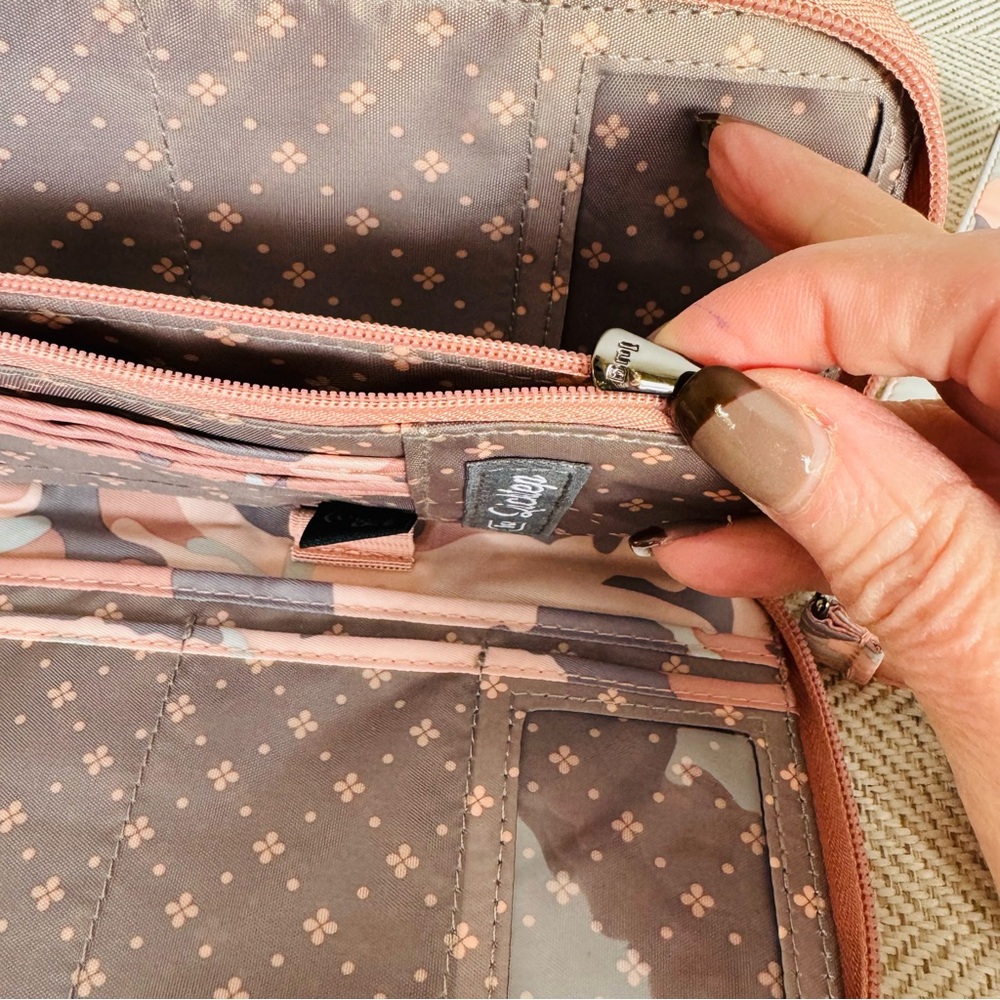 Lug Pink and Gray Camouflage Quilted Clutch - Picture 9 of 16